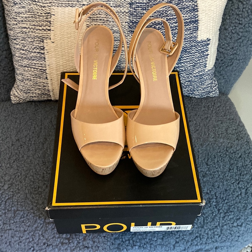 Pour La Victoire Nasha platform sandal